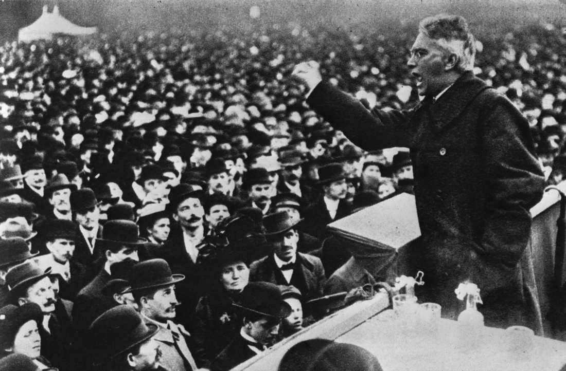 Hitler, Il “Mein Kampf” e gli anni di Weimar (1918-1933) – Foto Hitler, Il “Mein Kampf” e gli anni di Weimar (1918-1933) – Foto