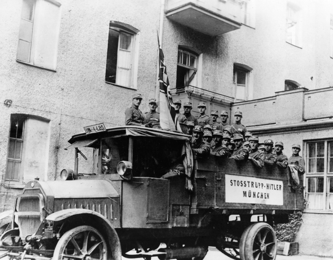 Hitler, Il “Mein Kampf” e gli anni di Weimar (1918-1933) – Foto Hitler, Il “Mein Kampf” e gli anni di Weimar (1918-1933) – Foto