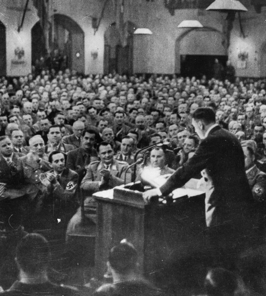 Hitler, Il “Mein Kampf” e gli anni di Weimar (1918-1933) – Foto Hitler, Il “Mein Kampf” e gli anni di Weimar (1918-1933) – Foto