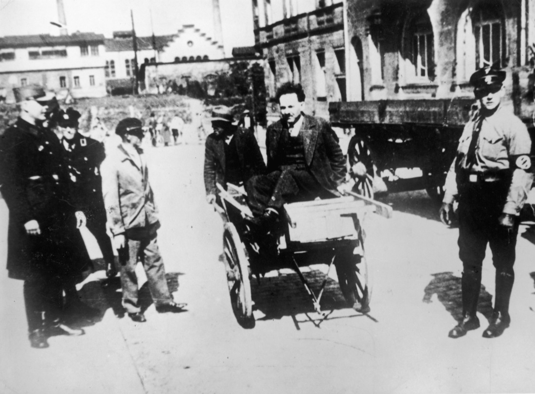 Hitler, Il “Mein Kampf” e gli anni di Weimar (1918-1933) – Foto Hitler, Il “Mein Kampf” e gli anni di Weimar (1918-1933) – Foto