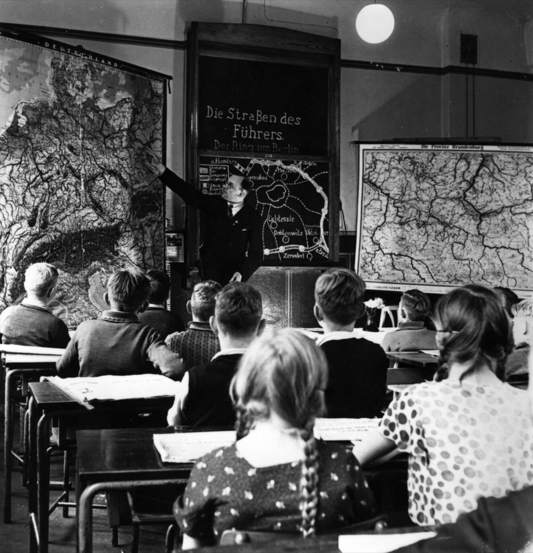 Hitler, Il “Mein Kampf” e gli anni di Weimar (1918-1933) – Foto Hitler, Il “Mein Kampf” e gli anni di Weimar (1918-1933) – Foto