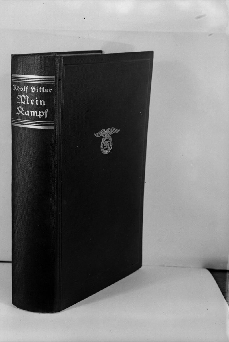 Hitler, Il “Mein Kampf” e gli anni di Weimar (1918-1933) – Foto Hitler, Il “Mein Kampf” e gli anni di Weimar (1918-1933) – Foto