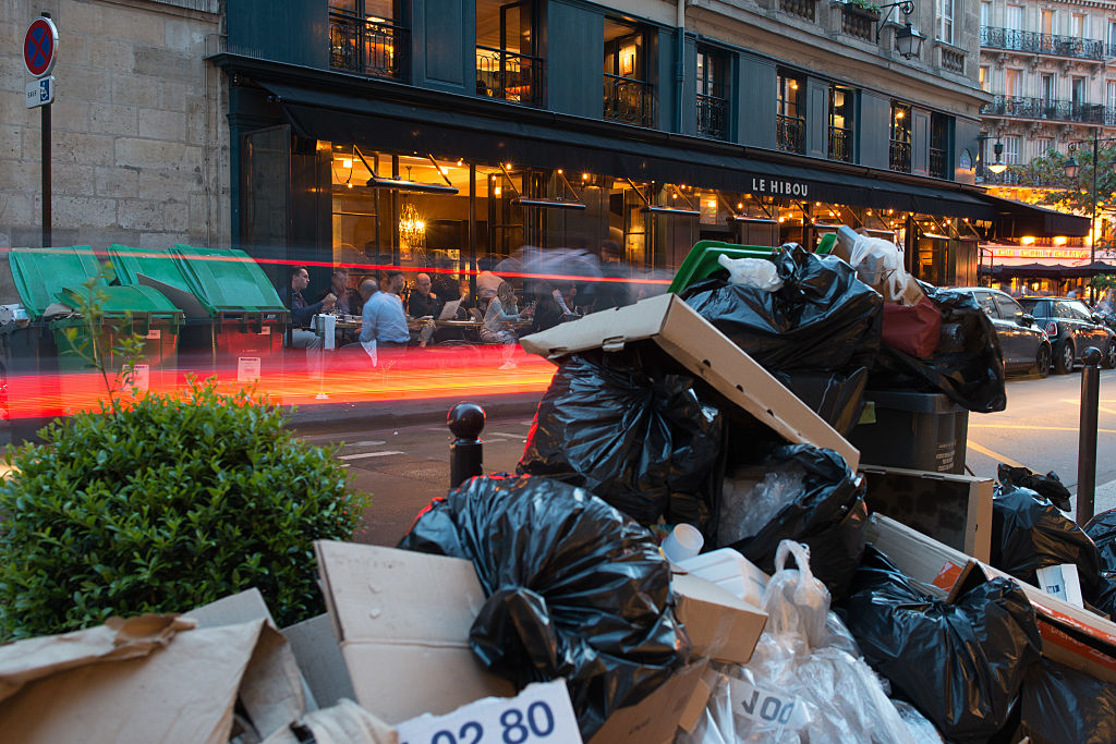 Scontri a Parigi durante la manifestazione contro la riforma del lavoro Scontri a Parigi durante la manifestazione contro la riforma del lavoro
