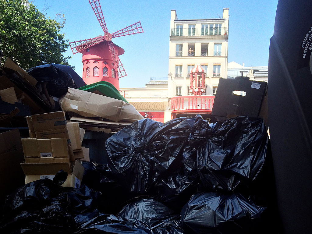 Scontri a Parigi durante la manifestazione contro la riforma del lavoro Scontri a Parigi durante la manifestazione contro la riforma del lavoro