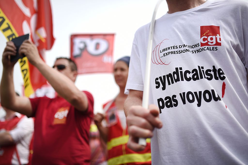 Scontri a Parigi durante la manifestazione contro la riforma del lavoro Scontri a Parigi durante la manifestazione contro la riforma del lavoro