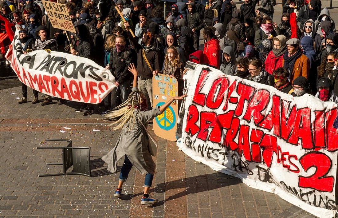 Scontri a Parigi durante la manifestazione contro la riforma del lavoro Scontri a Parigi durante la manifestazione contro la riforma del lavoro