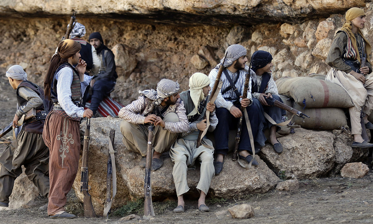 Scontri a Parigi durante la manifestazione contro la riforma del lavoro Scontri a Parigi durante la manifestazione contro la riforma del lavoro