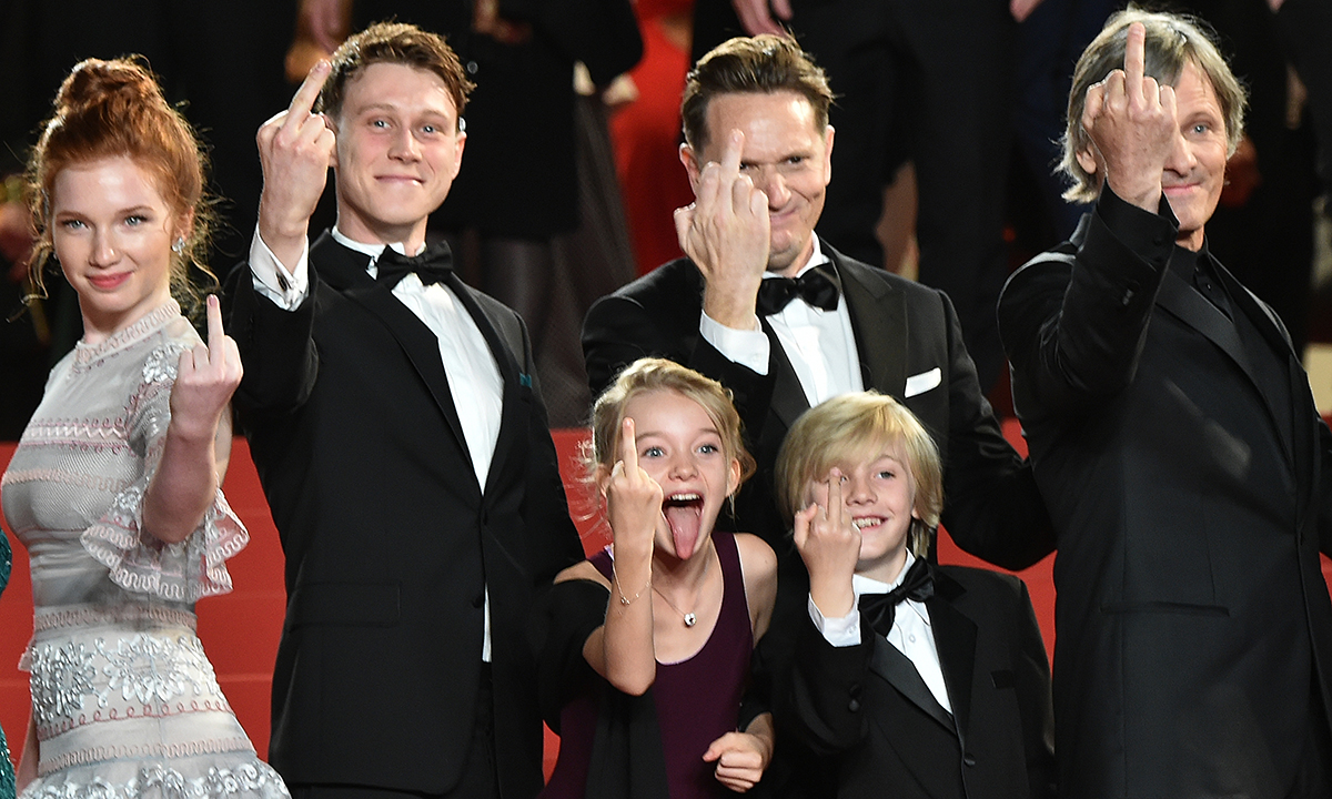 Scontri a Parigi durante la manifestazione contro la riforma del lavoro Scontri a Parigi durante la manifestazione contro la riforma del lavoro