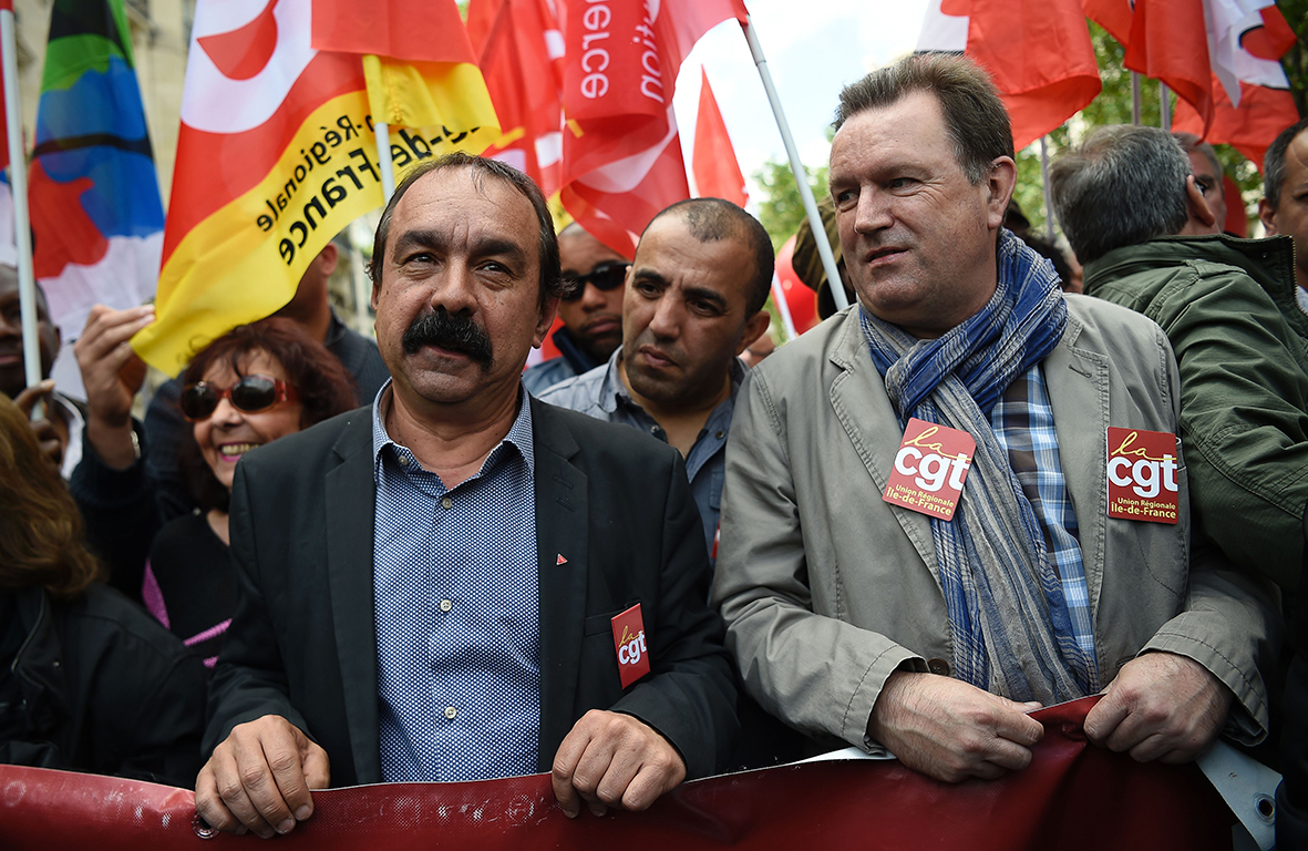 Scontri a Parigi durante la manifestazione contro la riforma del lavoro Scontri a Parigi durante la manifestazione contro la riforma del lavoro