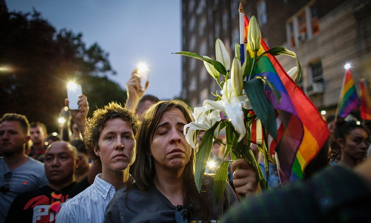 Strage al club gay di Orlando: il lutto nel mondo – Foto Strage al club gay di Orlando: il lutto nel mondo – Foto