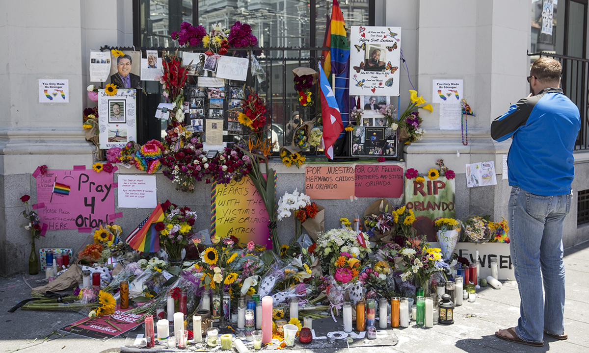 Strage al club gay di Orlando: il lutto nel mondo – Foto Strage al club gay di Orlando: il lutto nel mondo – Foto