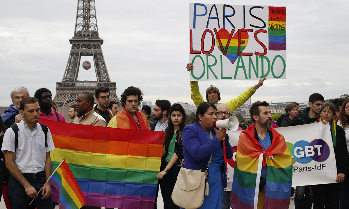 Strage al club gay di Orlando: il lutto nel mondo – Foto Strage al club gay di Orlando: il lutto nel mondo – Foto