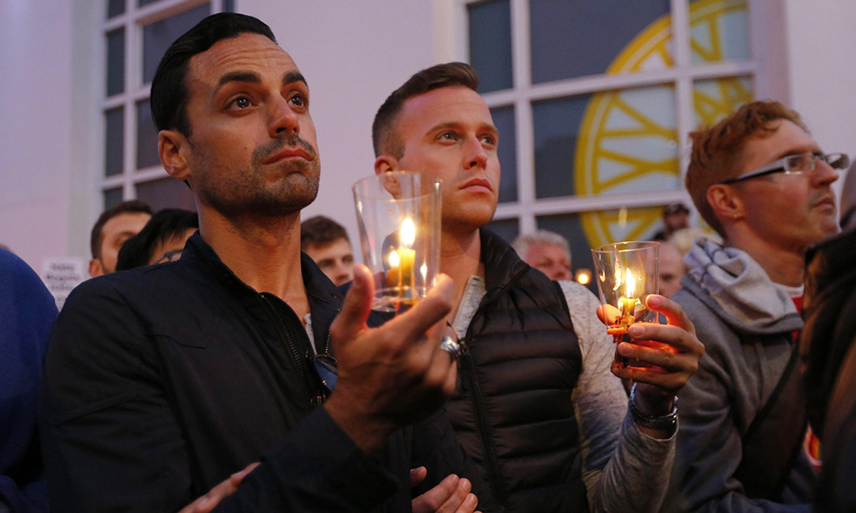 Strage al club gay di Orlando: il lutto nel mondo – Foto Strage al club gay di Orlando: il lutto nel mondo – Foto