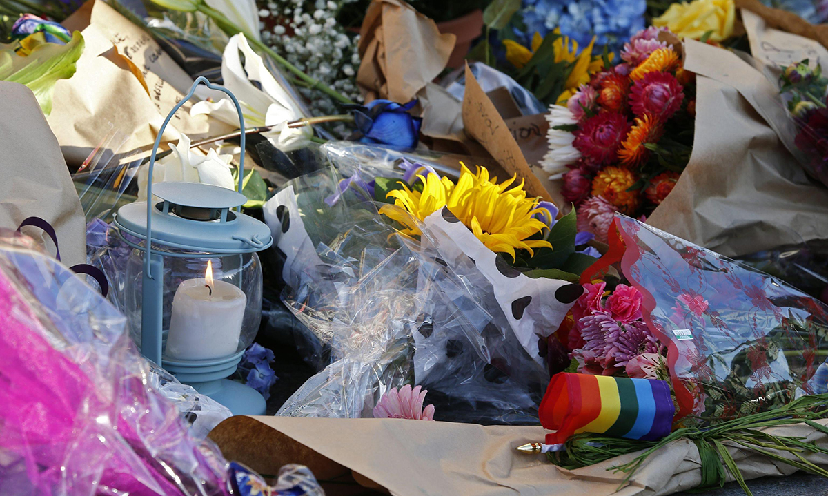 Strage al club gay di Orlando: il lutto nel mondo – Foto Strage al club gay di Orlando: il lutto nel mondo – Foto