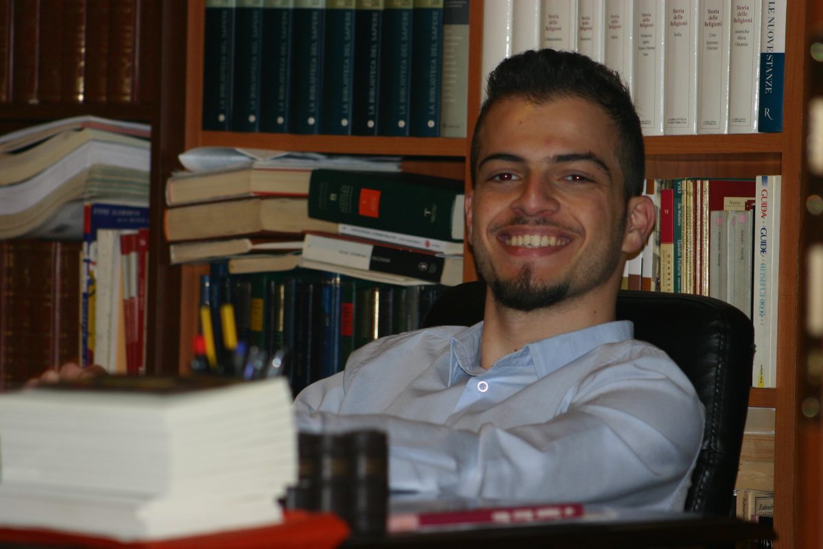 Galleria foto '“Con la Camorra io ci ho parlato”. Emanuele, il poeta di Scampia' - foto 3