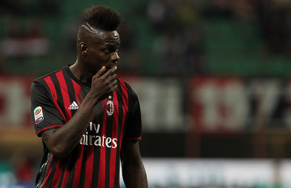 Rissa all’alba fuori da un locale: Balotelli coinvolto, un uomo perde 3 dita