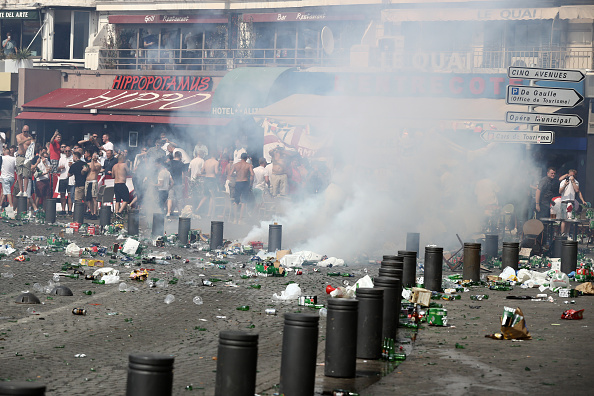 Euro 2016, scontri a Marsiglia: l’allarme hooligans dimenticato per l’Isis Euro 2016, scontri a Marsiglia: l’allarme hooligans dimenticato per l’Isis