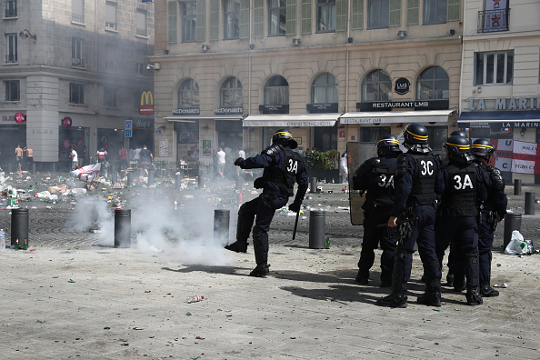Euro 2016, scontri a Marsiglia: l’allarme hooligans dimenticato per l’Isis Euro 2016, scontri a Marsiglia: l’allarme hooligans dimenticato per l’Isis