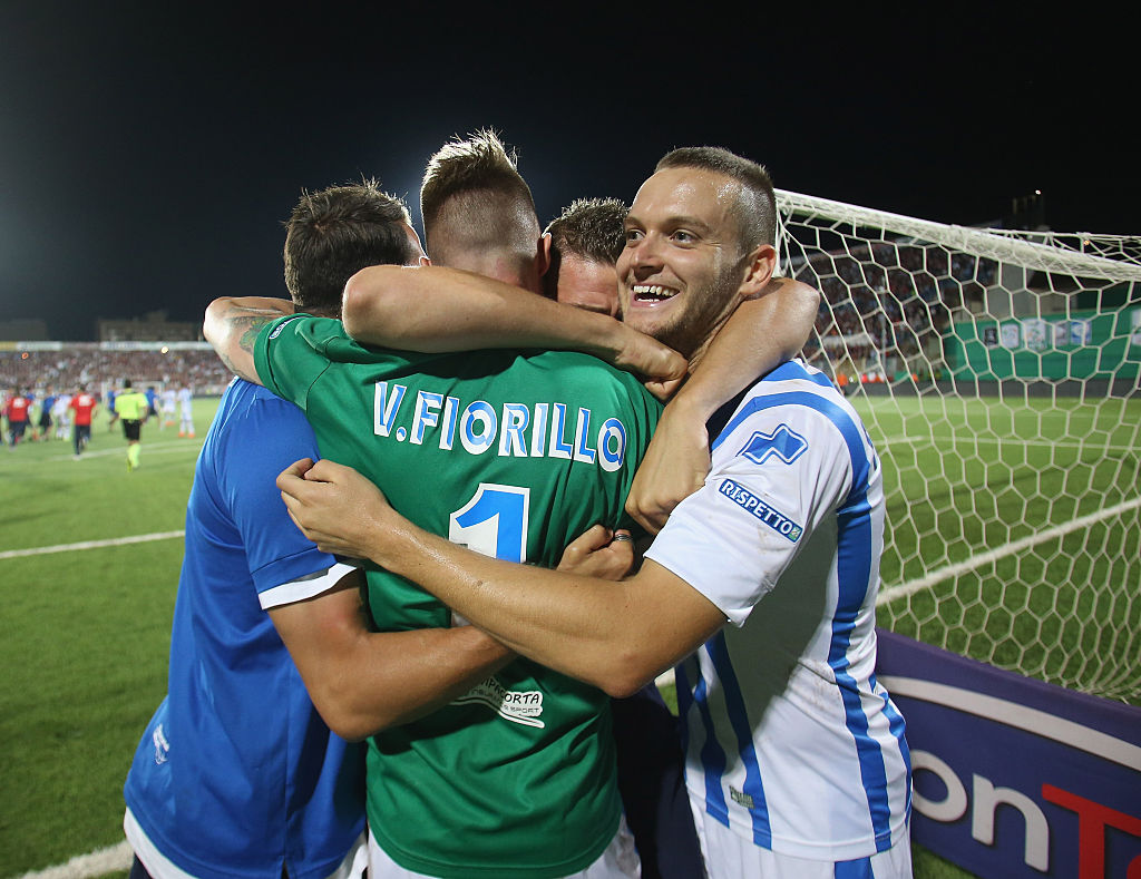 Il Pescara in serie A con Oddo che consola Cosmi, un esempio di bel calcio