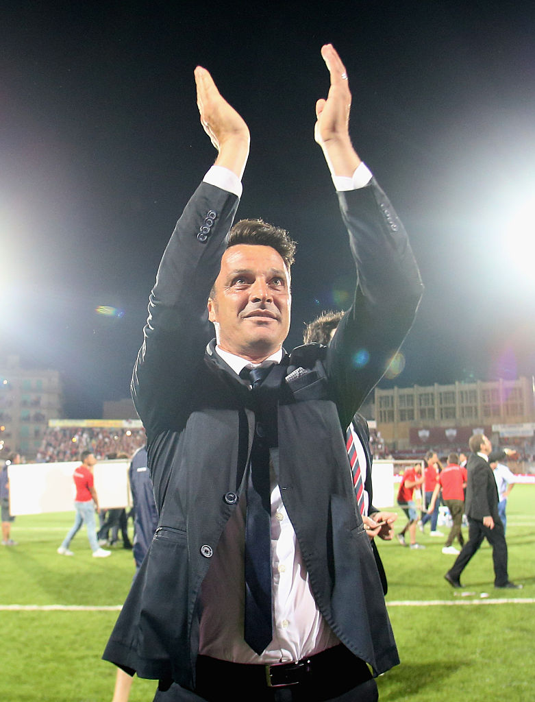 Il Pescara in serie A con Oddo che consola Cosmi, un esempio di bel calcio