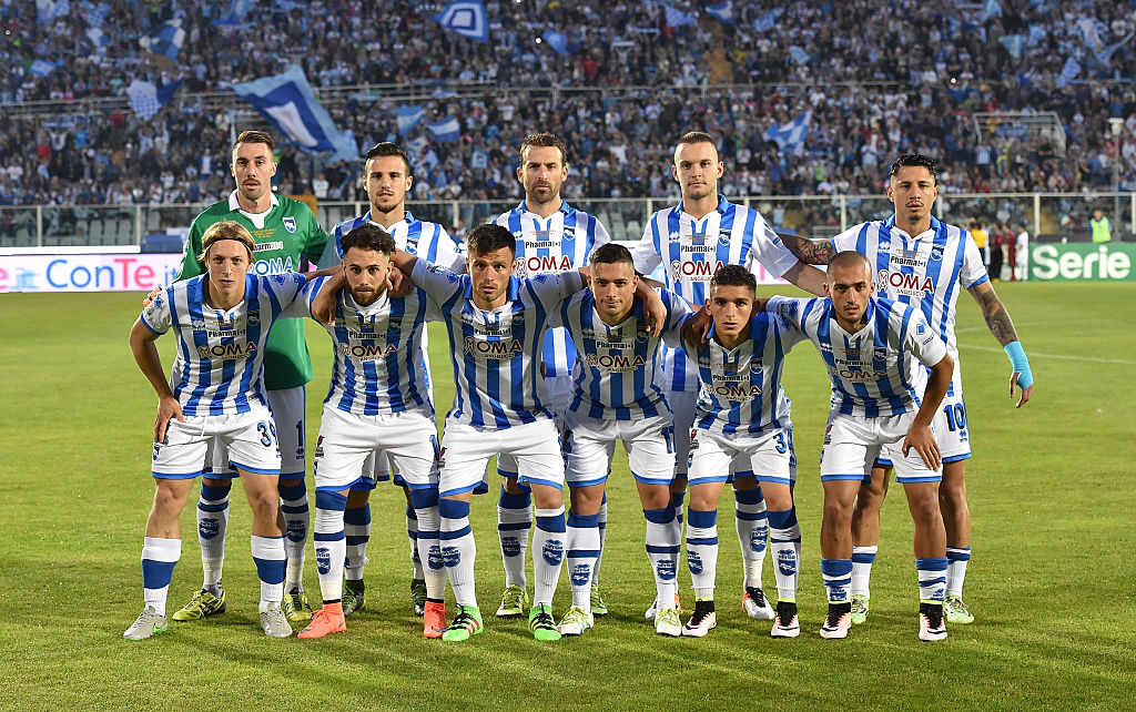 Il Pescara in serie A con Oddo che consola Cosmi, un esempio di bel calcio