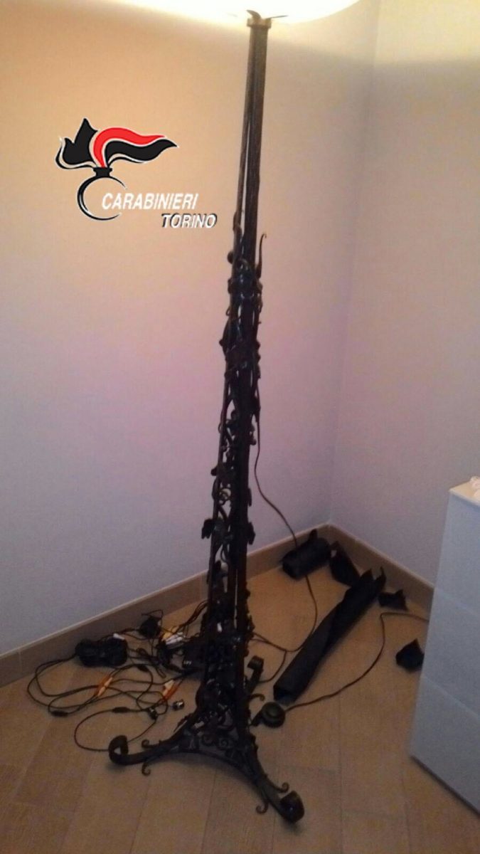 Ricatto hard: filma l’amante e minaccia di inviare i video alla moglie – Foto