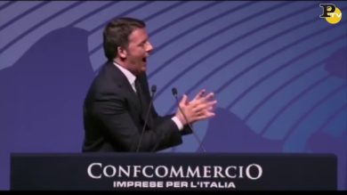 Renzi fischiato alla Confcommercio sugli 80 euro – video