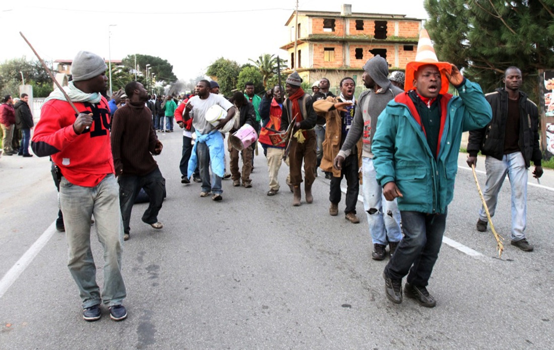 Rosarno, la tendopoli è una “bomba sociale”