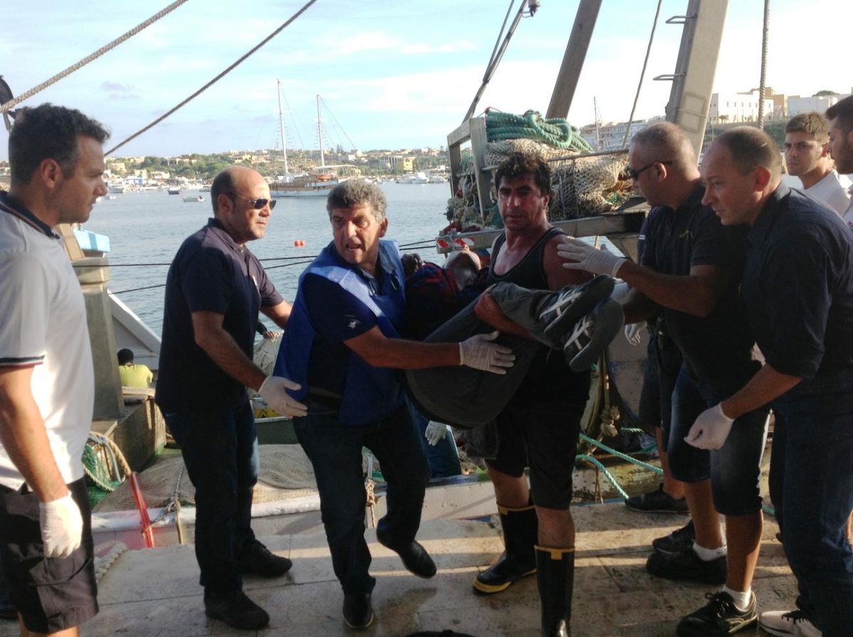 “Altromare”, le foto degli sbarchi degli immigrati in mostra a Roma “Altromare”, le foto degli sbarchi degli immigrati in mostra a Roma