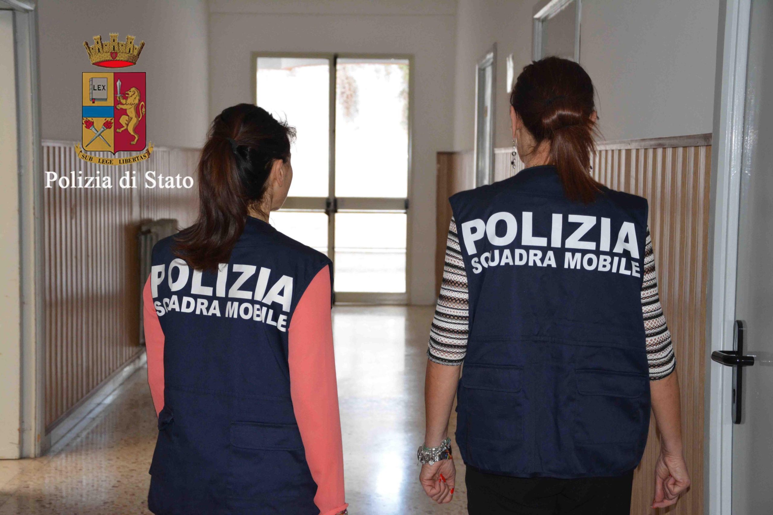 Violenza sessuale su una profuga: bidello arrestato