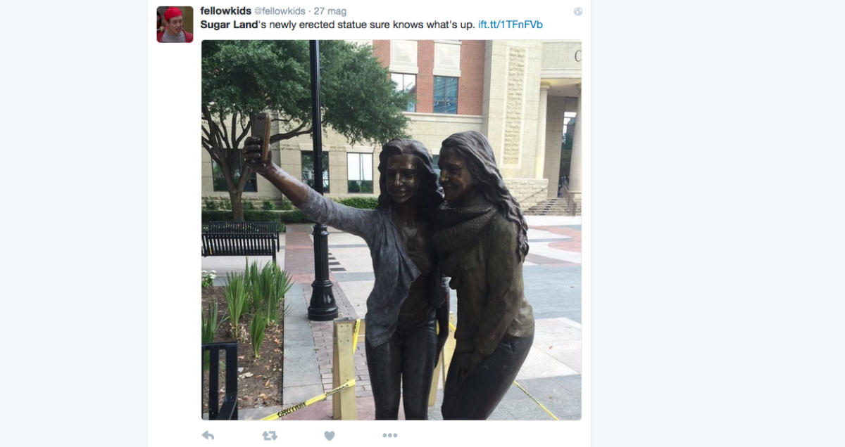 Galleria foto 'In Texas arriva la statua dedicata ai selfie' - foto 5