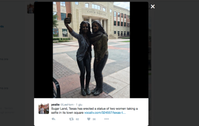 In Texas arriva la statua dedicata ai selfie