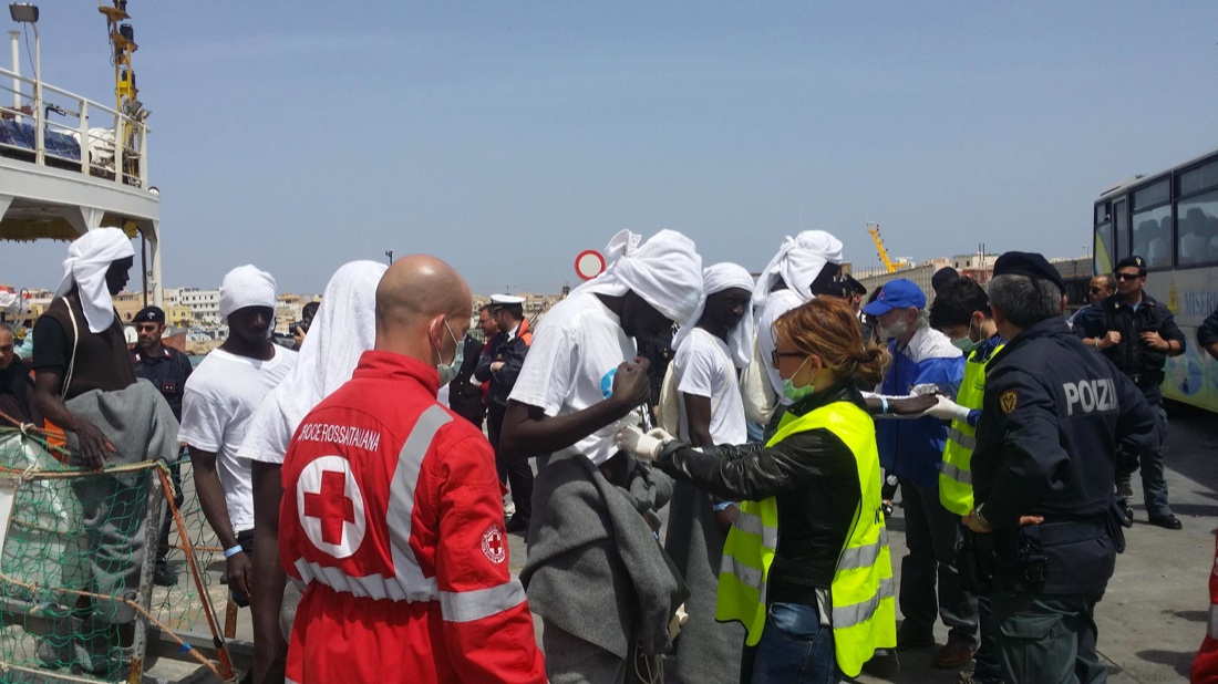 Migranti, così l’Italia cerca di governare l’emergenza