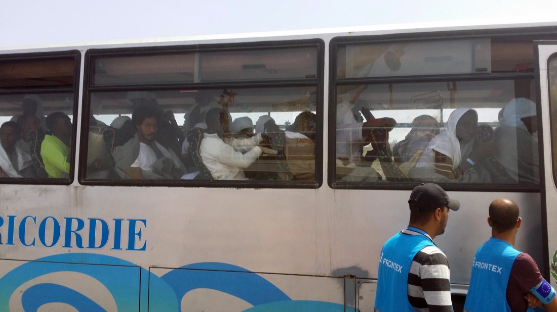 Migranti, così l’Italia cerca di governare l’emergenza