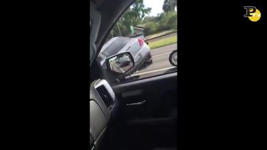 Discussione in strada: gli passa sopra con l’auto