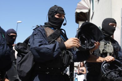 La guardia nazionale voluta da Hollande in Italia sarebbe inutile