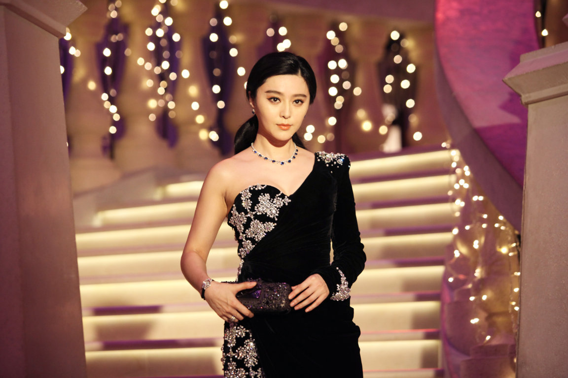 Skiptrace: strana coppia tra pugni, pupe e dinamite – La recensione