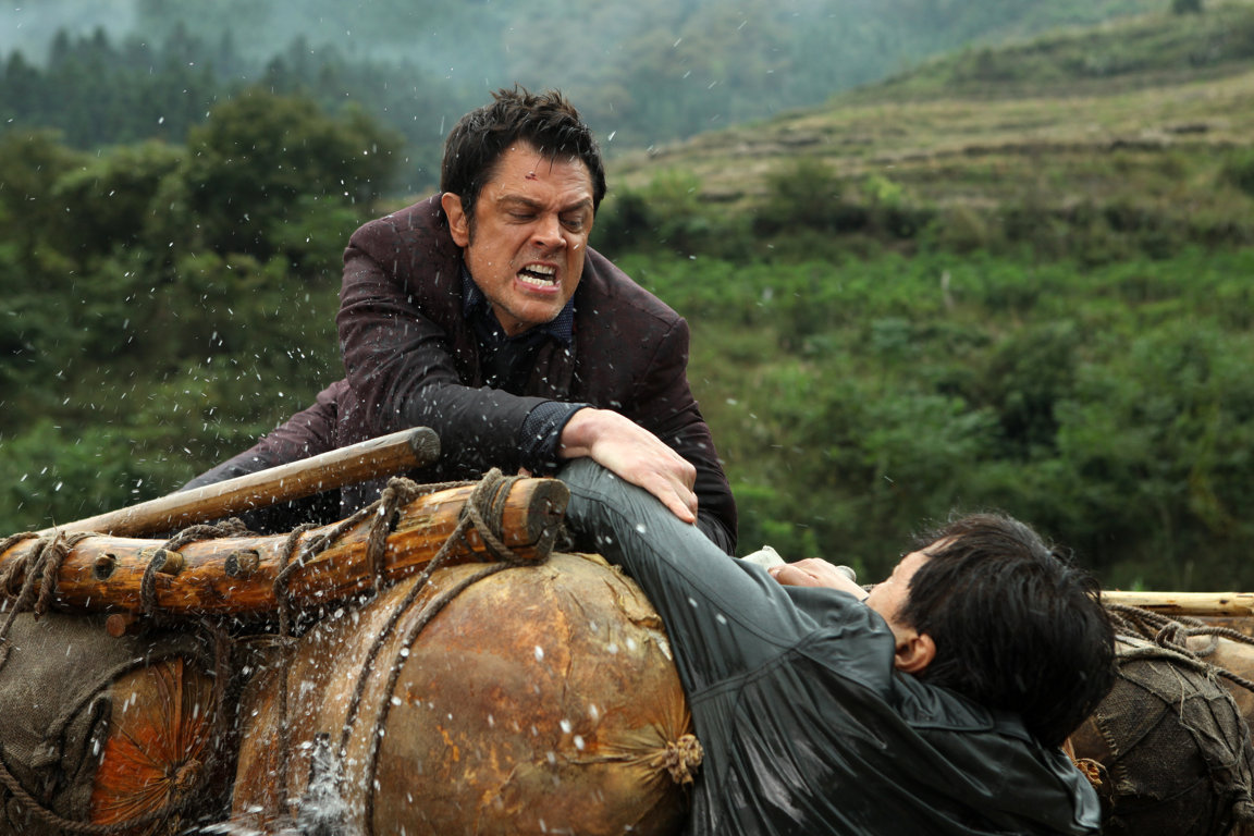 Skiptrace: strana coppia tra pugni, pupe e dinamite – La recensione