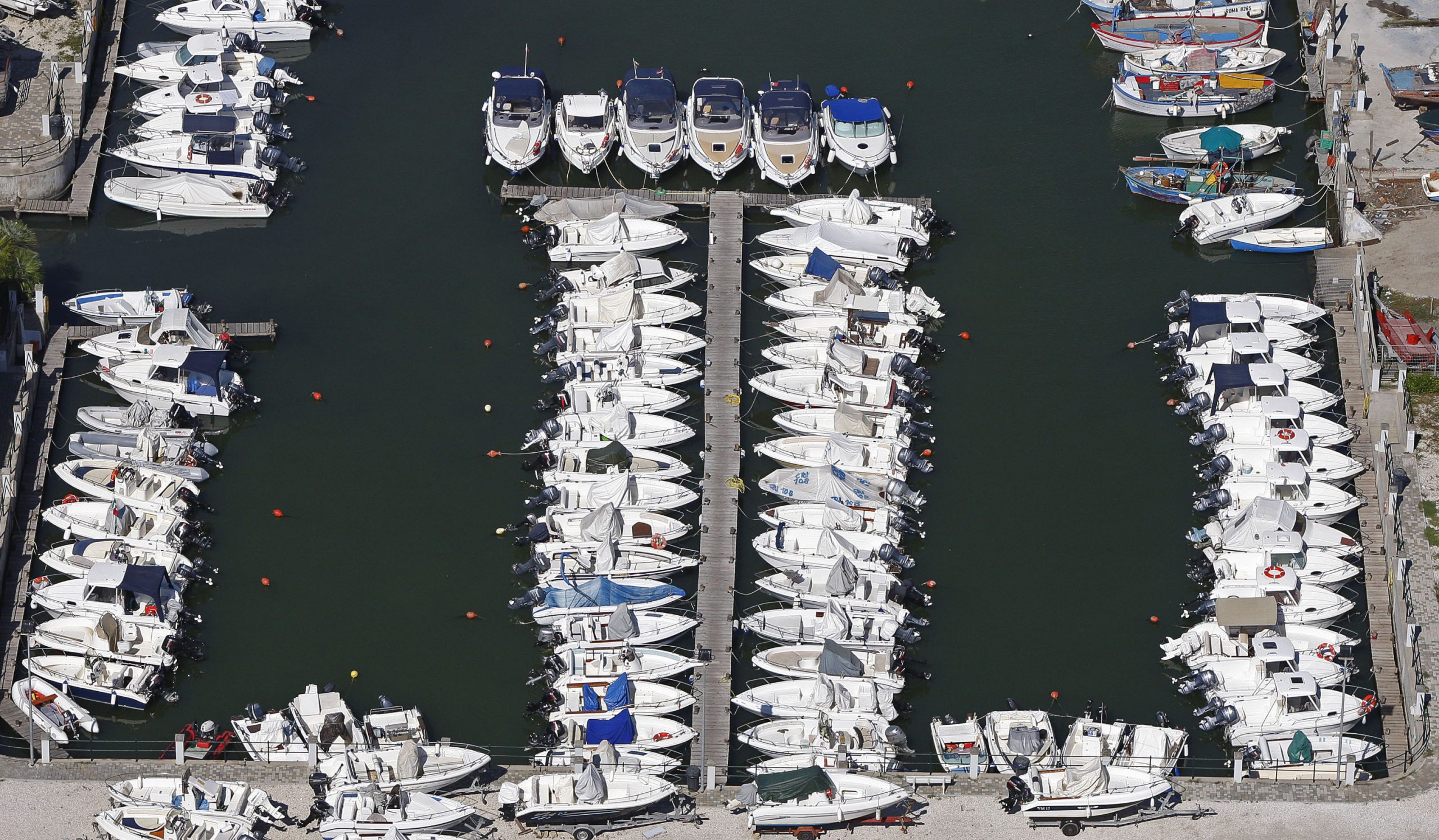 Ostia, nuovi sigilli della Guardia di Finanza al porto Ostia, nuovi sigilli della Guardia di Finanza al porto