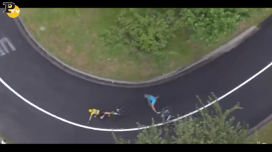 Chris Froome, caduta in discesa al Tour de France | video