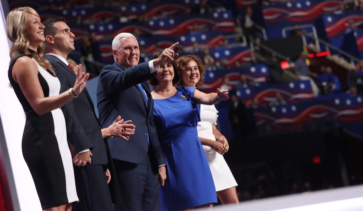 Galleria foto 'Usa 2016: Chi è Mike Pence, l’ultraconservatore candidato alla vicepresidenza' - foto 4