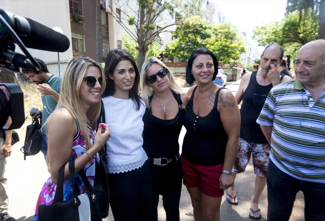 Virginia Raggi al lavoro, ma senza fretta Virginia Raggi al lavoro, ma senza fretta