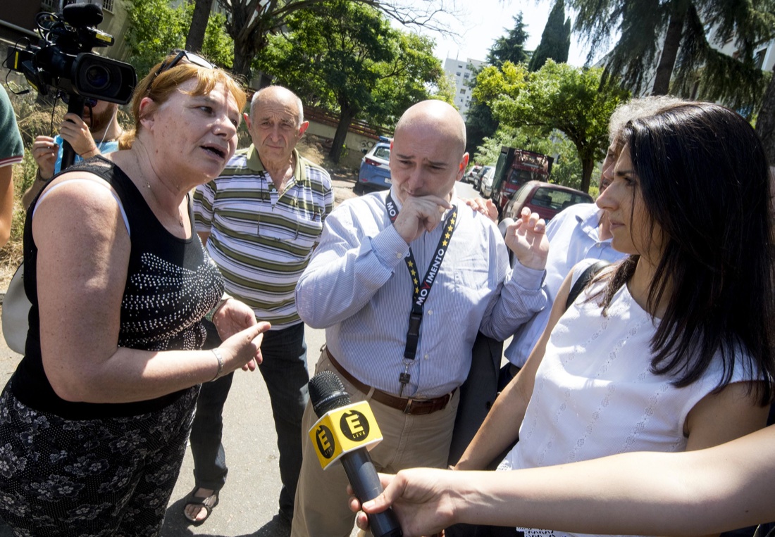 Virginia Raggi al lavoro, ma senza fretta Virginia Raggi al lavoro, ma senza fretta