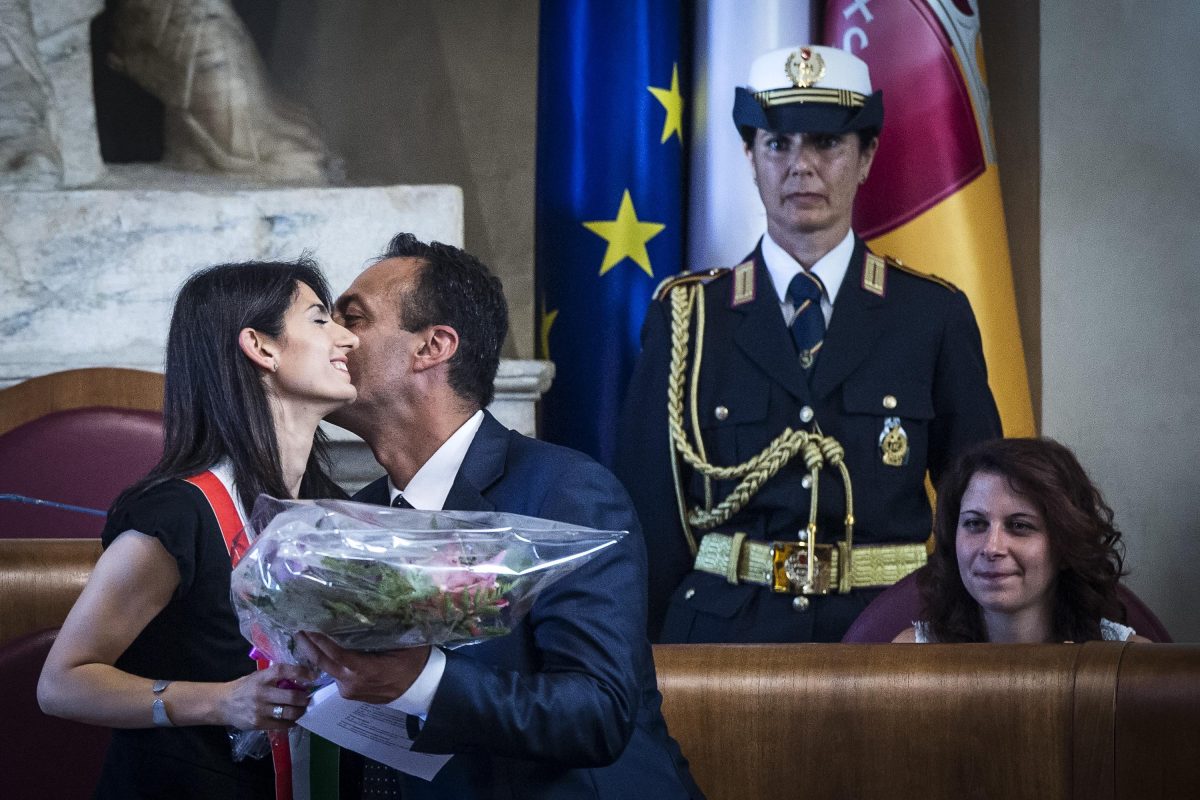 Galleria foto 'Virginia Raggi al lavoro, ma senza fretta' - foto 35