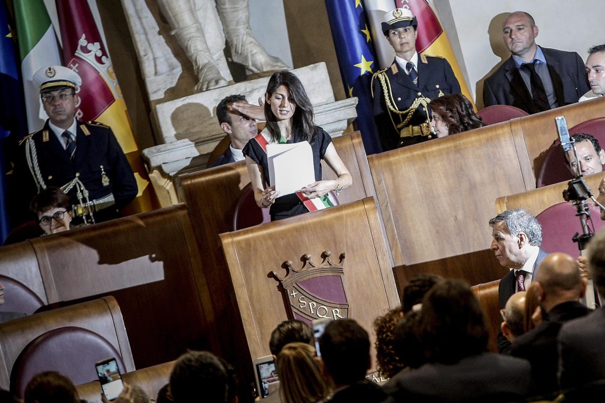 Virginia Raggi al lavoro, ma senza fretta Virginia Raggi al lavoro, ma senza fretta