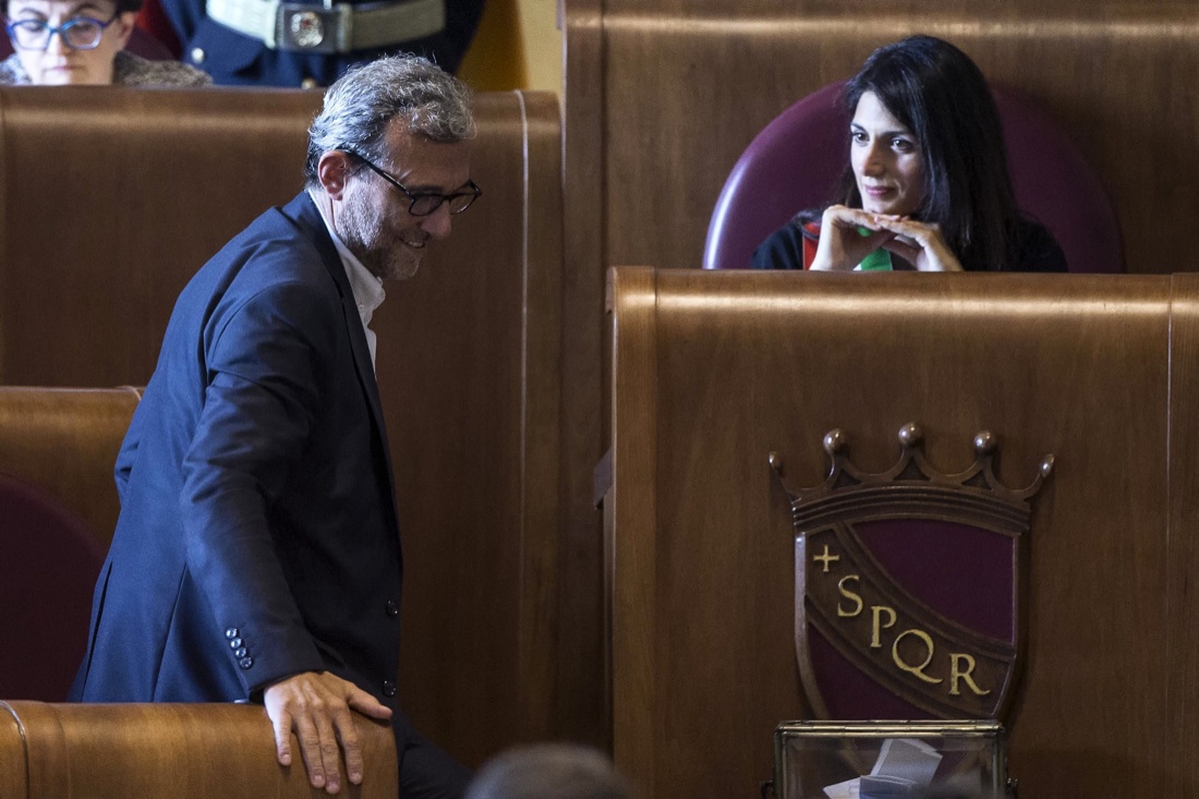 Virginia Raggi al lavoro, ma senza fretta Virginia Raggi al lavoro, ma senza fretta