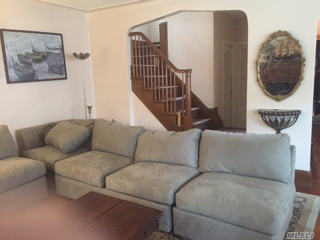 Donald Trump, in vendita la casa natale Donald Trump, in vendita la casa natale