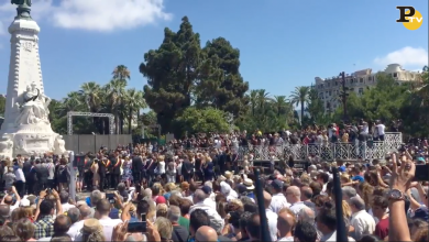 Nizza: minuto di silenzio. Fischi a Valls | video