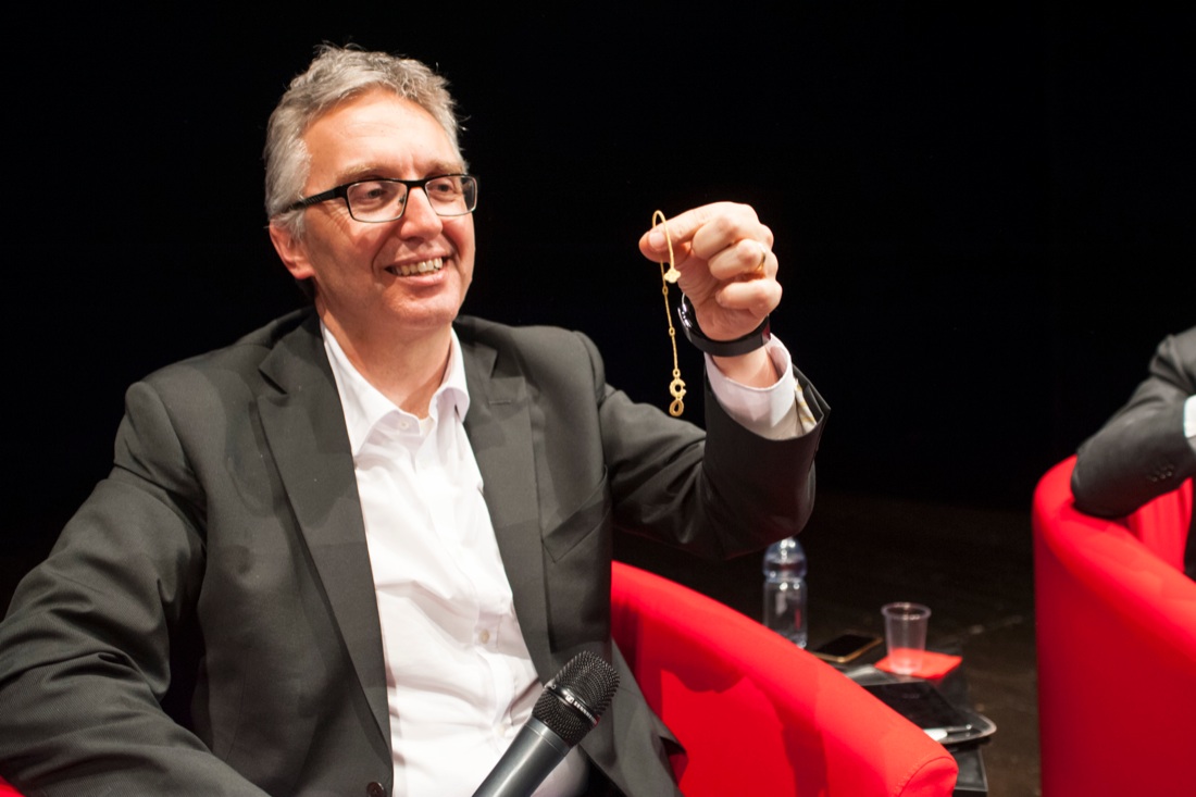 L’abbraccio di Panorama al paese