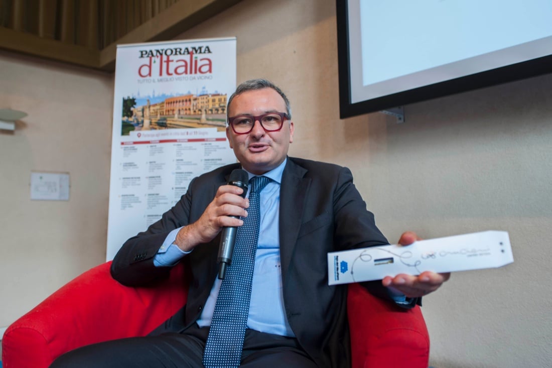 L’abbraccio di Panorama al paese